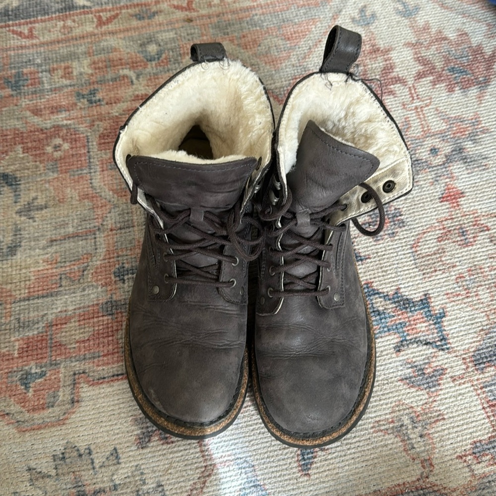 Birkenstock shearling boots, lightly worn. Grey, Suede, reel shearling.Size 39.